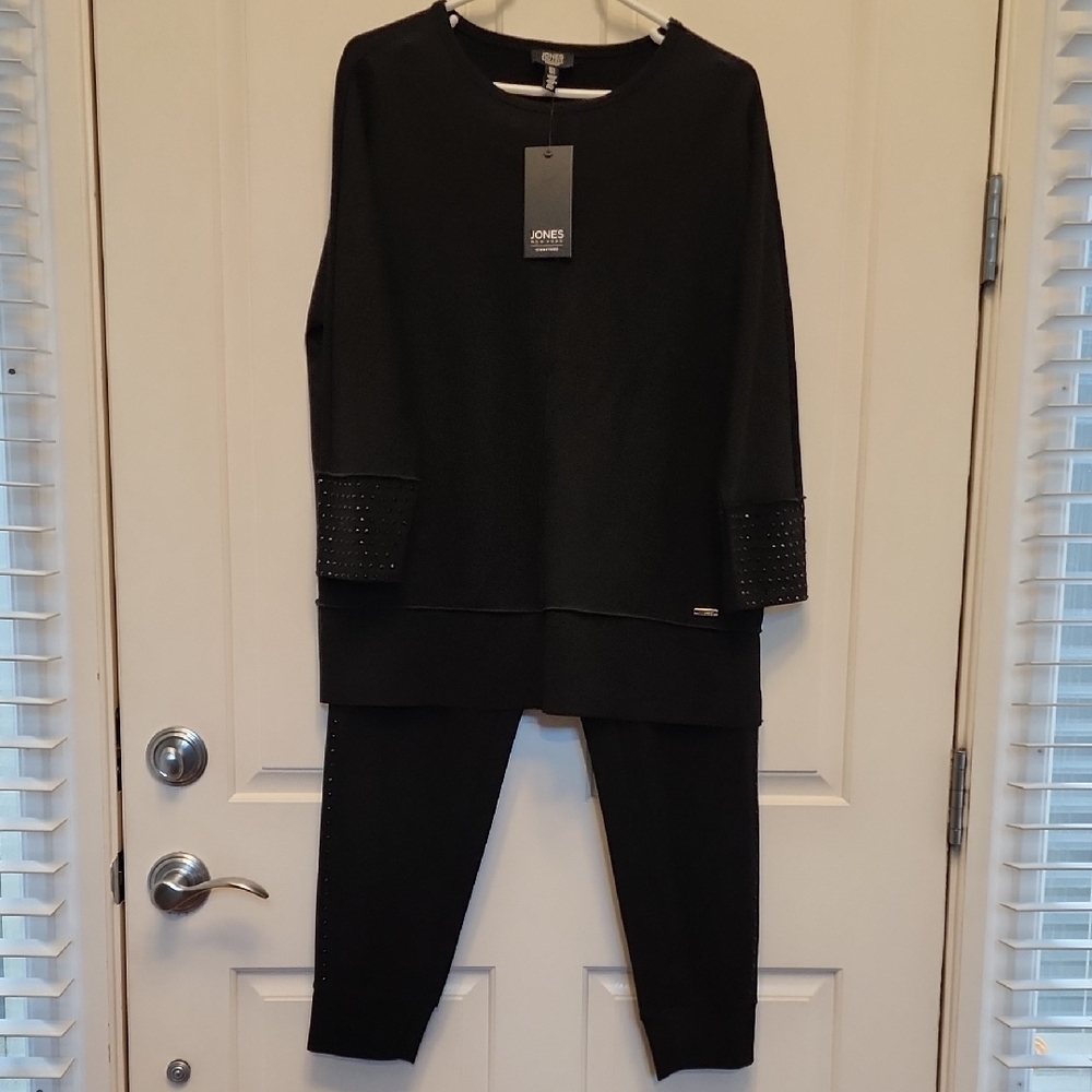 Jones New York Black Pantsuit With Black Sequence